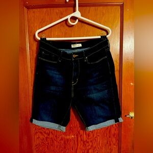 Levi- Bermuda shorts, size 12